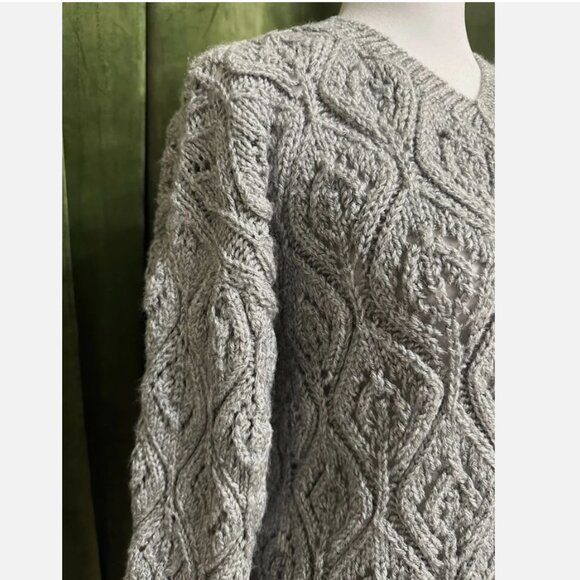 Gray Knitted Sweater with Leaf Pattern Cozy Handmade Wool Blend Pullover 🩶 - Picture 5 of 12